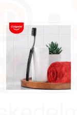 COLGATE fogkefe Slim Soft Charcoal Kép
